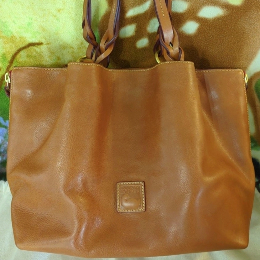 Dooney and Bourke Florentine Leather Large Zip Barlow in Natural
